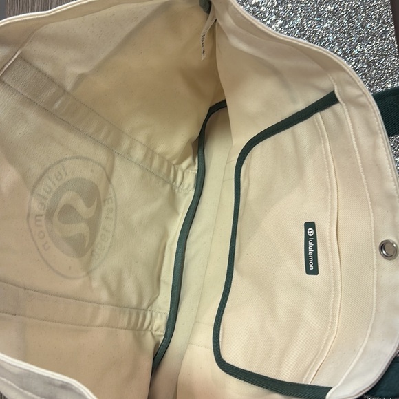 Lululemon Daily Multi-Pocket Canvas Tote Bag 20L NWT Natural/Medium Forest - Picture 11 of 12